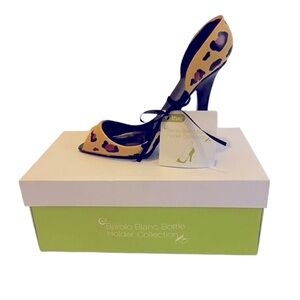 Leopard peep toe heel wine holder